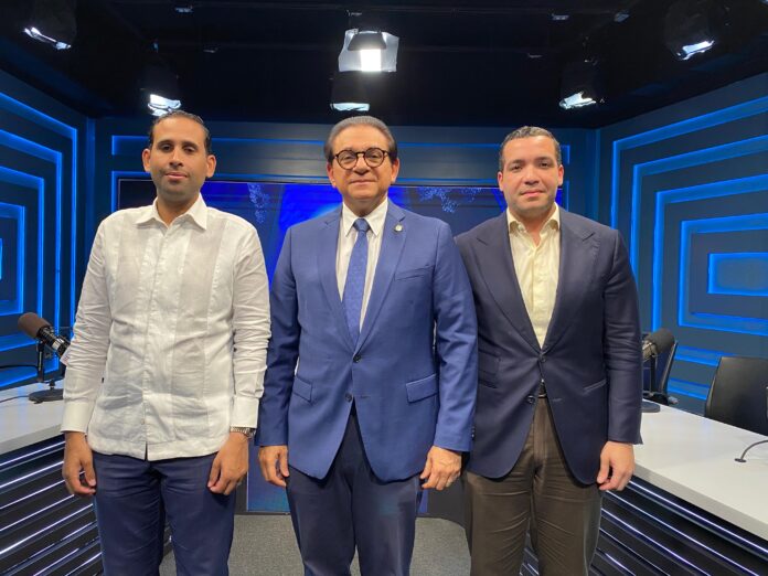 Senador Daniel Rivera durante una entrevista