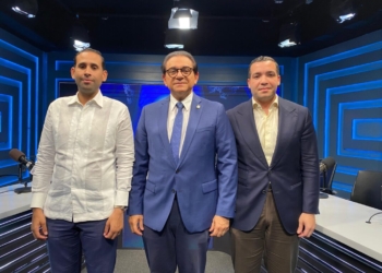 Senador daniel rivera durante una entrevista