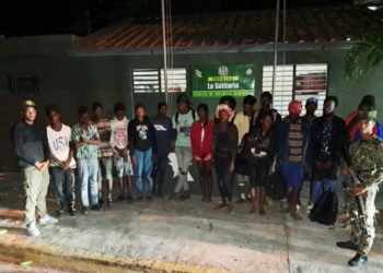 Interceptan 29 haitianos indocumentados intentando evadir chequeos militares en elías piña y montecristi