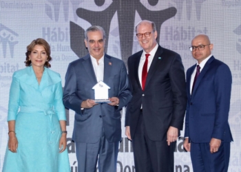 Presidente abinader reconocido por hábitat para la humanidad rd por su compromiso con la vivienda digna