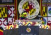 La Rana René dando discurso de graduación en la Universidad de Maryland
