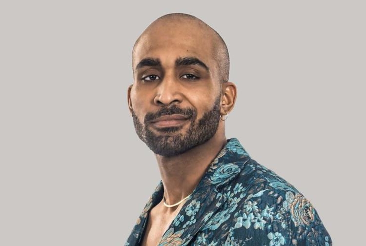 Caramelo, el finalista de La Casa de los Famosos, sonriendo o en un momento del reality