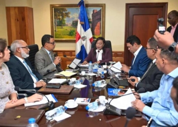 Los senadores y el colegio de periodistas impulsan regular a las plataformas digitales