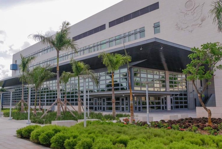 Fachada de la embajada de EE. UU. en RD.