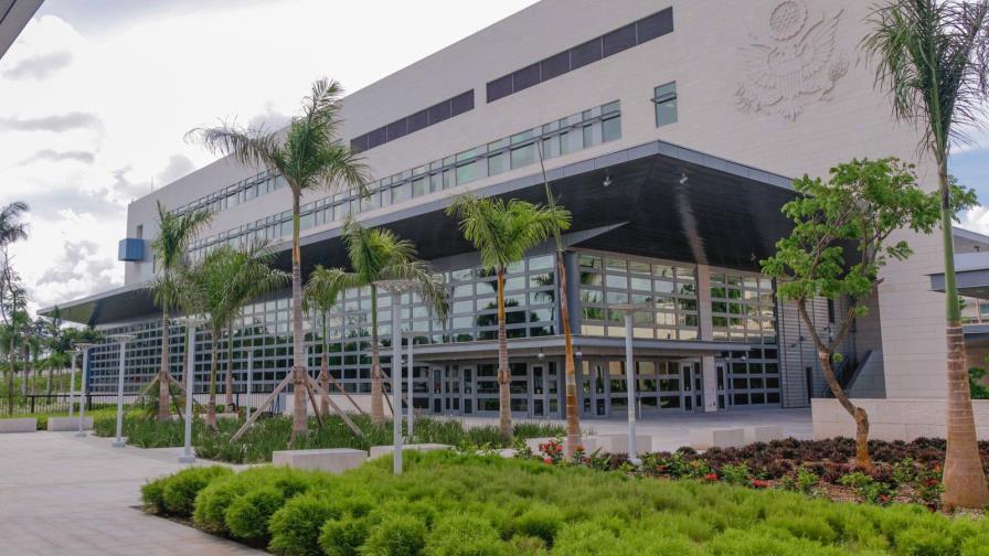 Fachada de la embajada de EE. UU. en RD.
