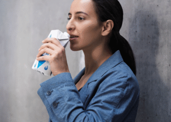 Agua envasada y sostenibilidad, ventajas de los envases de cartón