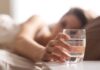 La milenaria costumbre japonesa de hidratarse al levantarse impacta directamente en tu energía, digestión, claridad mental y hasta en la salud de tu piel.