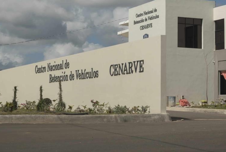 Fachada pricipal del Centro Nacional de Retención de Vehículos (Cenarve).