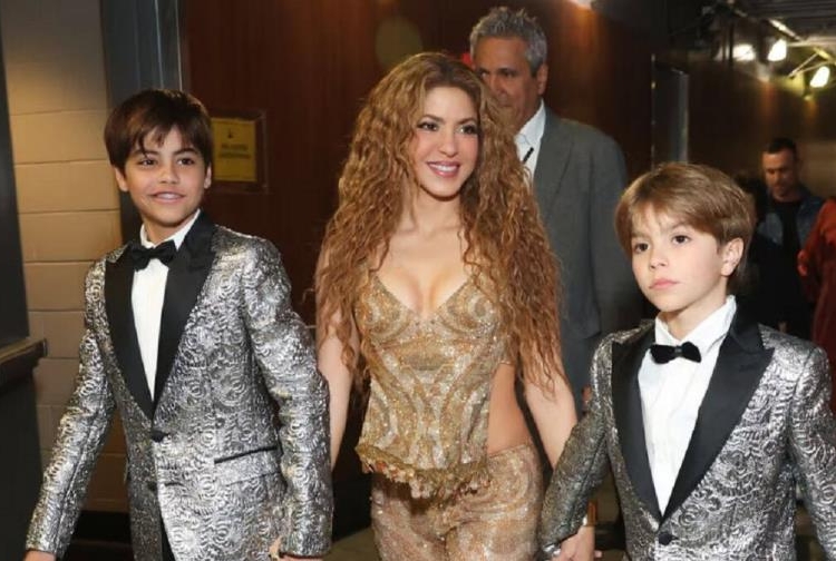 Milan y Sasha, los hijos de Shakira, participaron en el álbum debut "All For You", parte del programa Next Generation of Artist, que reúne a jóvenes entre los 10 y 20 años con el objetivo de impulsar sus carreras musicales.