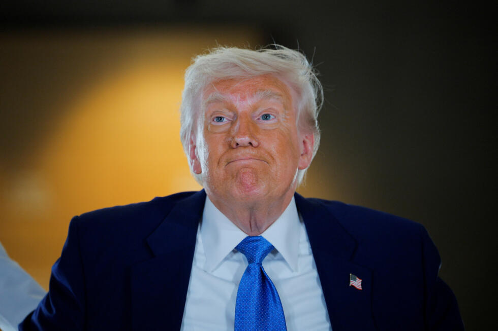 Donald Trump anunciando propuesta de aranceles a la UE