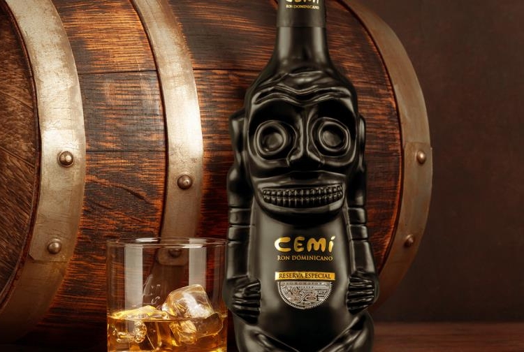 Botella escultórica de Cemí Ron Dominicano con forma de cemí taíno