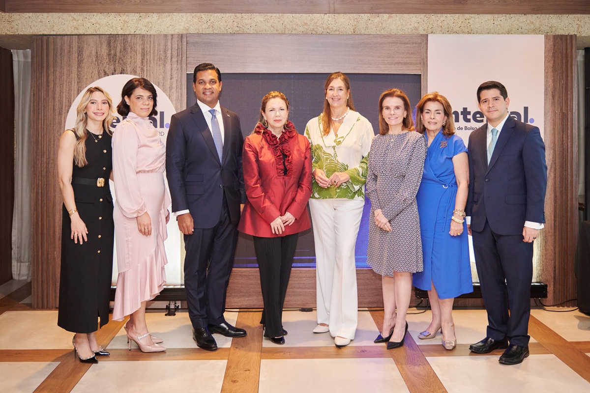PRINCIPAL. Paulette F. Ferreira, Luz Batista, Nelson M. Guerrero, Margarita Miranda de Mitrov, Marisol Rodríguez Copello, María Rodríguez, Maritza Zeller de Bonetti y William Veloz