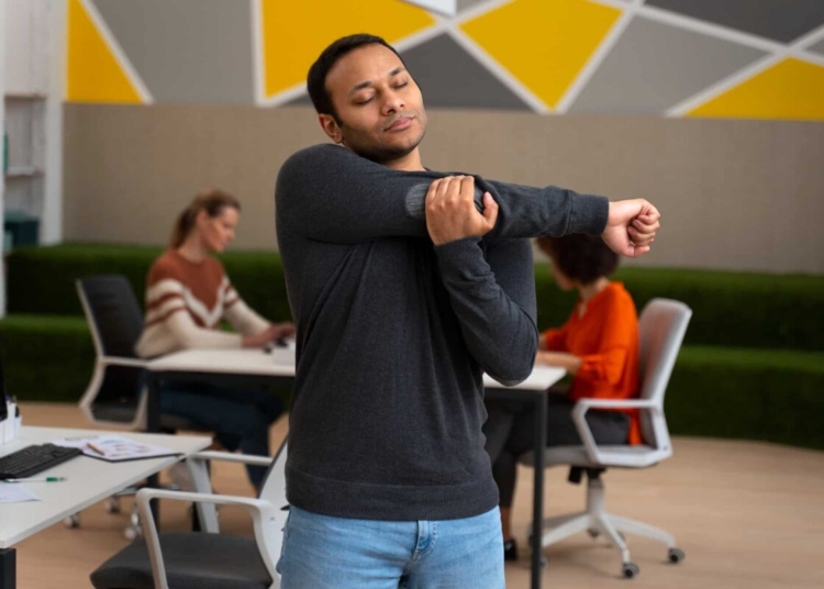 Jóvenes trabajadores dominicanos enfrentan creciente deterioro de salud: trastornos musculoesqueléticos, respiratorios y crónicos en aumento