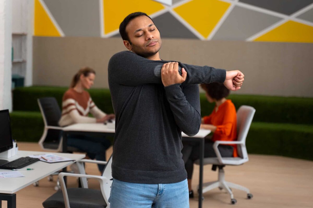 Jóvenes trabajadores dominicanos enfrentan creciente deterioro de salud: trastornos musculoesqueléticos, respiratorios y crónicos en aumento