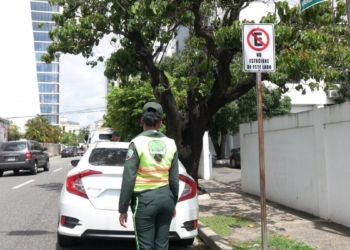 Digesett e intrant lanzan operativo "no estacione" para mejorar el tránsito en santo domingo