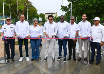 David collado inaugura reconstrucción de la plaza marcelino marte (canito) en guayacanes