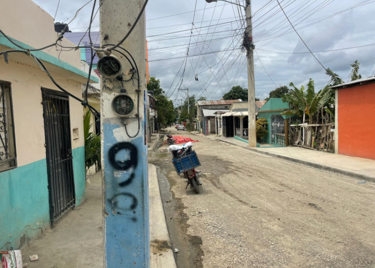 Ola de robos de medidores de edenorte deja a residentes de la piña sin luz en santiago oeste