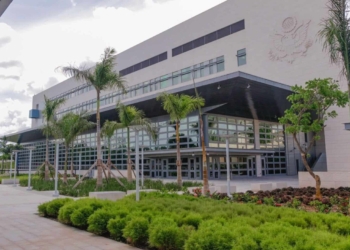 Embajada de ee. Uu. En rd exige redes sociales públicas para visas de estudiante e intercambio (f, m, j)