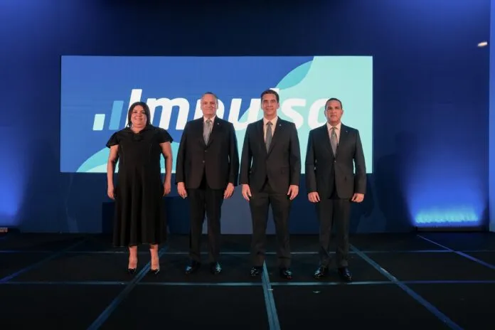 Desde la izquierda, los señores Giselle Moreno, Luis E. Espínola, Francisco Ramírez y Leonte Brea.