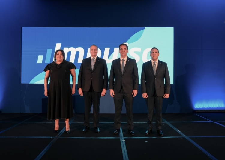 Desde la izquierda, los señores giselle moreno, luis e. Espínola, francisco ramírez y leonte brea.