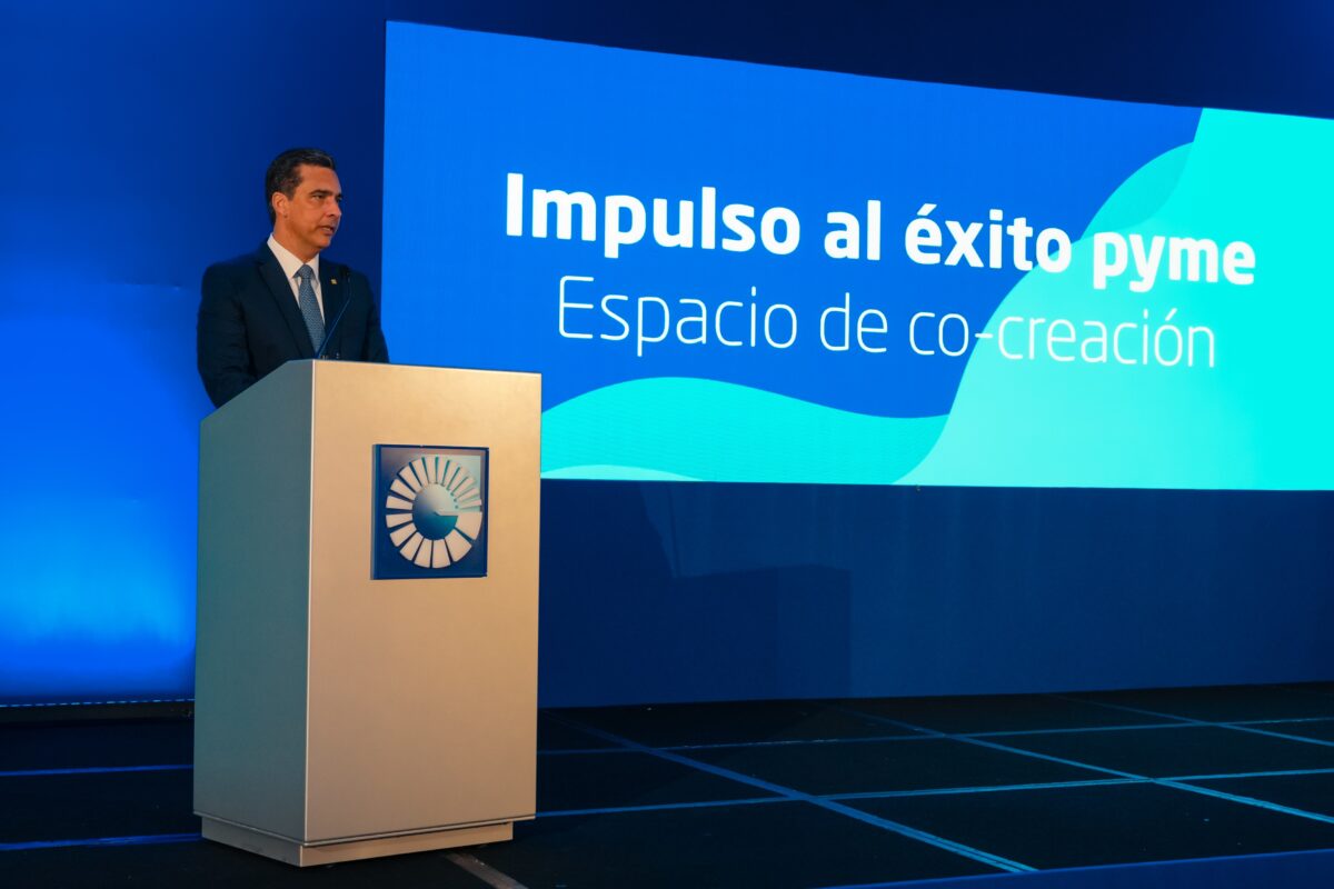 Banco Popular cocrea soluciones con pymes para impulsar su crecimiento 1 En la apertura del evento, el vicepresidente ejecutivo de Negocios Personales ySucursales del Popular, señor Francisco Ramírez, explicó que esta propuesta de valor para las
pymes busca ir más allá del financiamiento tradicional.