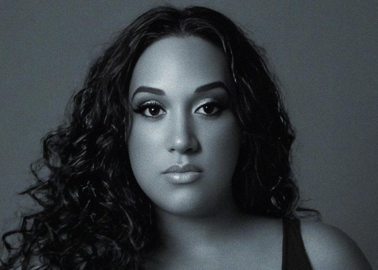 Angie Blue enciende la noche con su explosivo EP Rompe la discoteka