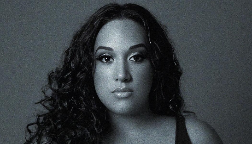 Angie Blue enciende la noche con su explosivo EP Rompe la discoteka