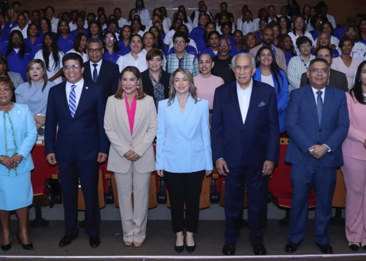 Supérate y bid gradúan a segunda promoción de cuidadores, impulsando la "economía del cuidado" en rd