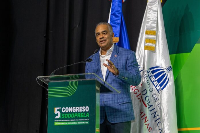 El ministro Joel Santos destacó que República Dominicana sigue el fortalecimiento de sus políticas públicas orientadas a la seguridad laboral en la minería. (1)