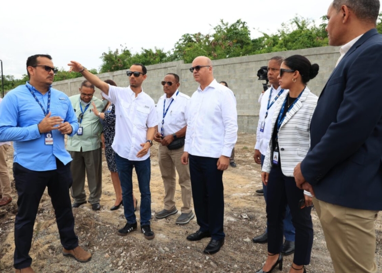 Instalación del nuevo Radar Doppler Meteorológico en el Aeropuerto Internacional Las Américas (AILA) por parte del IDAC.