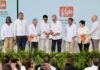 El presidente Luis Abinader y ejecutivos de Viva Resorts by Wyndham en la inauguración del nuevo resort Viva Miches en Playa Esmeralda.