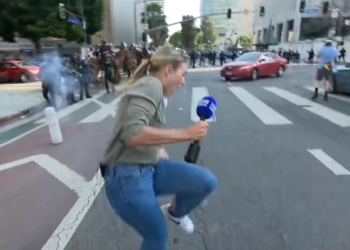 Periodista australiana, herida por bala de goma durante protestas en los ángeles