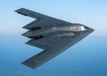 Bombarderos furtivos b-2a "spirit" lideran ataques de ee. Uu. Contra instalaciones nucleares en irán