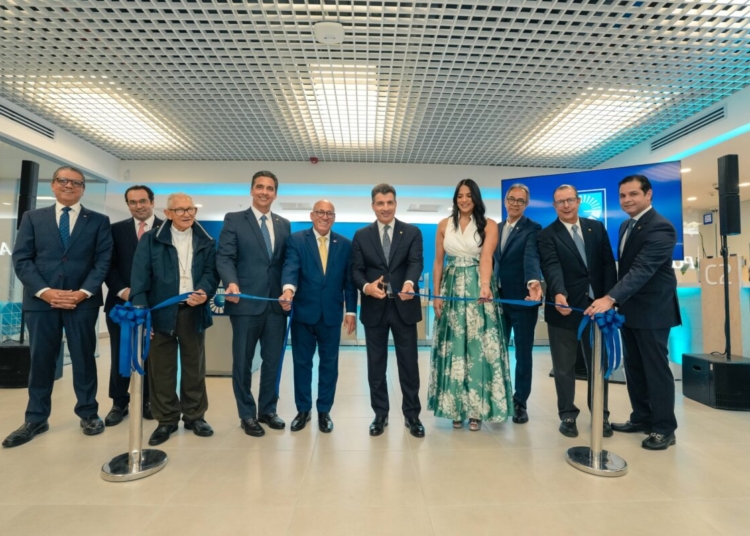 El banco popular dominicano expande su red con nuevas oficinas en santiago, jarabacoa y santo domingo, y moderniza otras seis, reforzando su liderazgo digital y atención al cliente. Un paso estratégico hacia la banca del futuro.