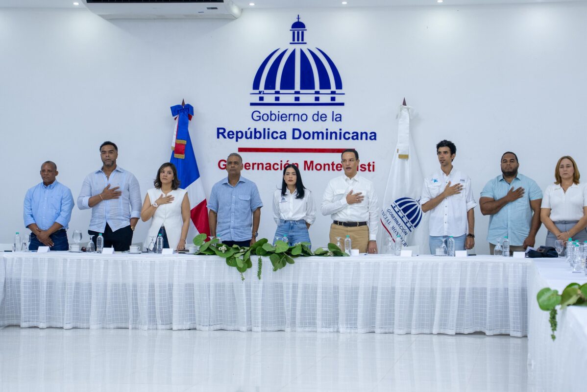 Energía y Minas continúa avances de 'el Gobierno en las Provincias' en Montecristi 1 Joel Santos anuncia el inicio de la instalación de 600 lámparas para mejorar el alumbrado público