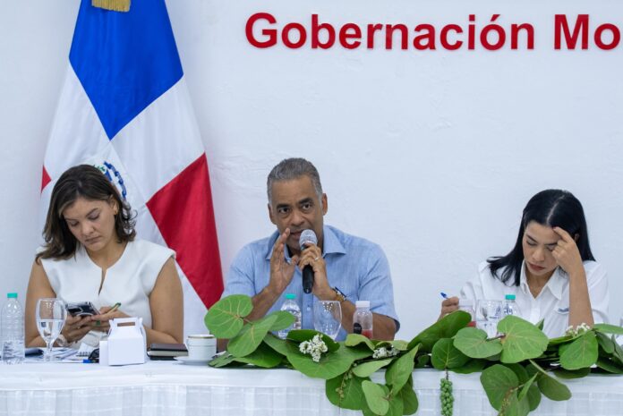 Ministro Joel Santos supervisa avance de obras y alumbrado público en Montecristi