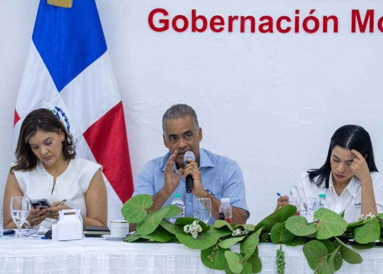 Ministro Joel Santos supervisa avance de obras y alumbrado público en Montecristi