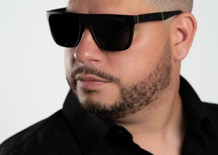 Julián casanova lanza el videoclip oficial de su introspectivo tema “macramé”