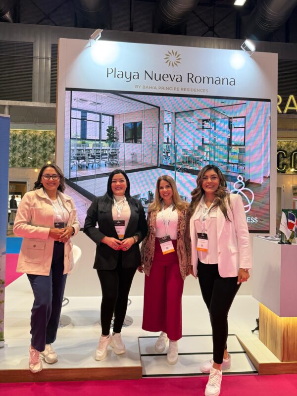 Playa Nueva Romana causa sensación en SIMA 2025 de Madrid con récord de visitantes 1 Leidi Fontiveros, Diandra Aguiló, Alberki de la Cruz y Merlin Bastidas