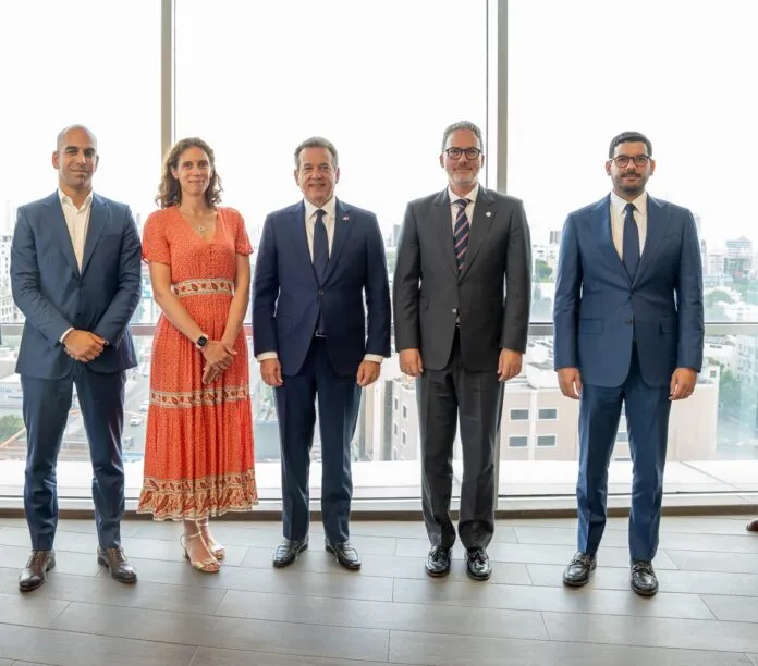 Pedro Sao Simao, Clemence Smichd, Victor Ito Bisono y David Ortiz.