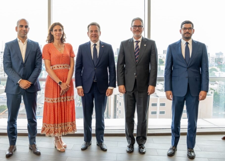 Pedro Sao Simao, Clemence Smichd, Victor Ito Bisono y David Ortiz.