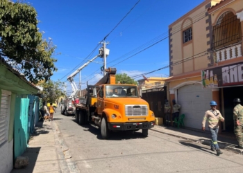 Edesur normaliza clientes y adecúa redes eléctricas en el fundo, baní
