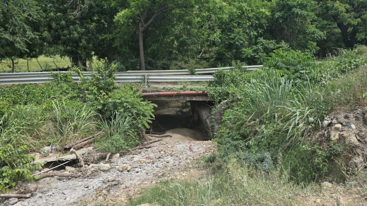 Alcalde de Estero Hondo clama por construcción de puente en los pilones desde 2018 1 Al puente de Los Pilones se le cayó un tramo en el 2018