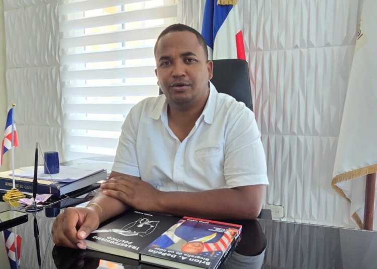 Edwin Espinal, alcalde de Estero Hondo.