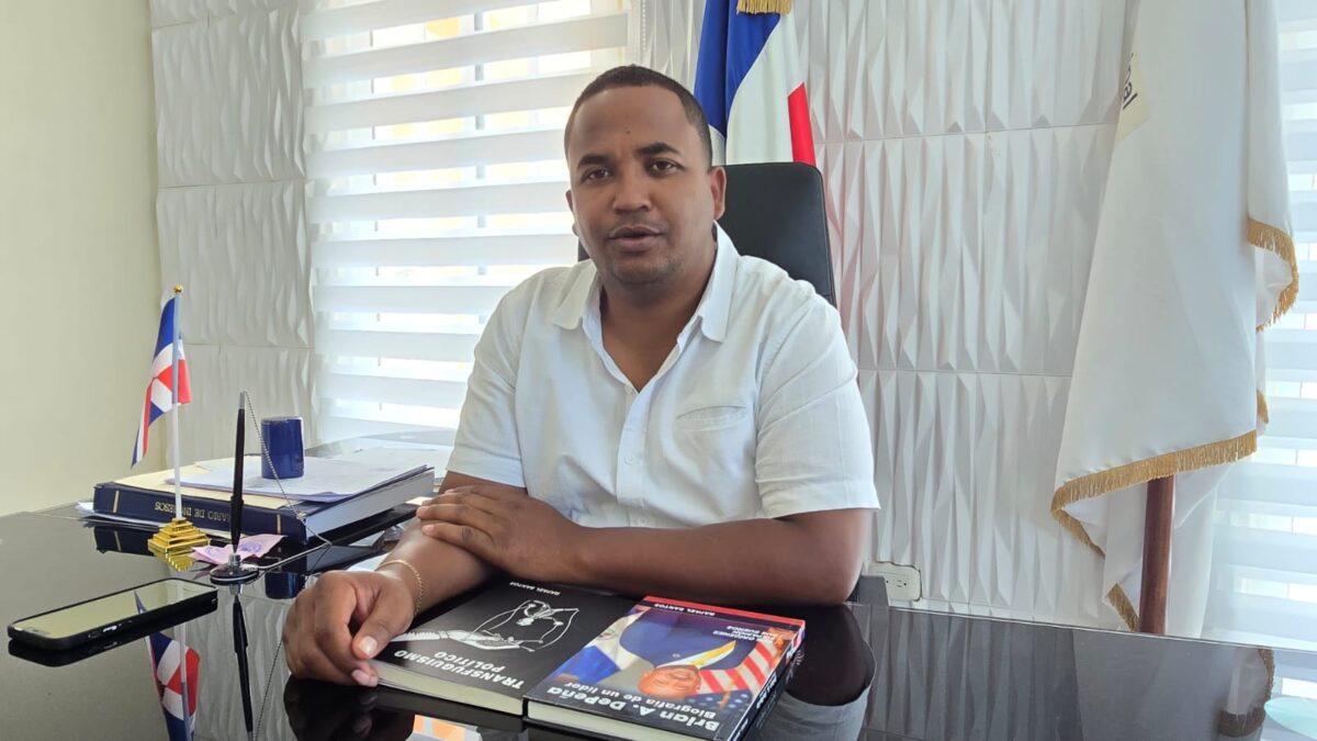 Edwin Espinal, alcalde de Estero Hondo.