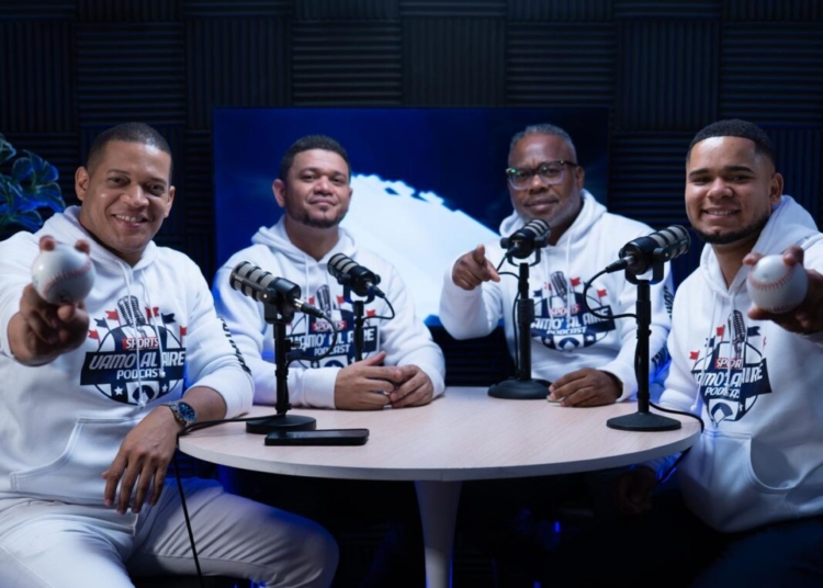 El equipo de “vamo’ al aire podcast”, conformado por cristian rojas, junior martínez, moisés mejía y stalin camilo, anunciando su nueva propuesta digital.