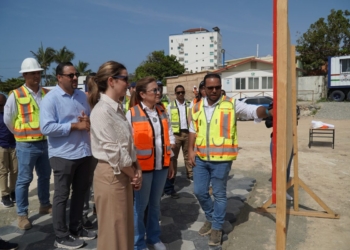 Carolina mejía supervisa avances en construcción de malecón deportivo y paseo 30 de mayo