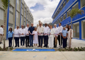 Presidente abinader y ministro de camps inauguran dos nuevos centros educativos en constanza para más de 2,000 estudiantes