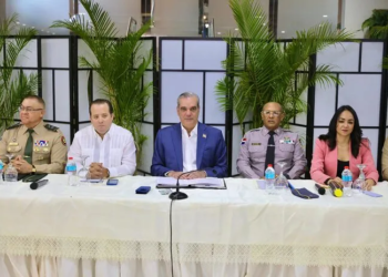 Presidente abinader encabeza reunión clave de seguridad ciudadana en policía nacional