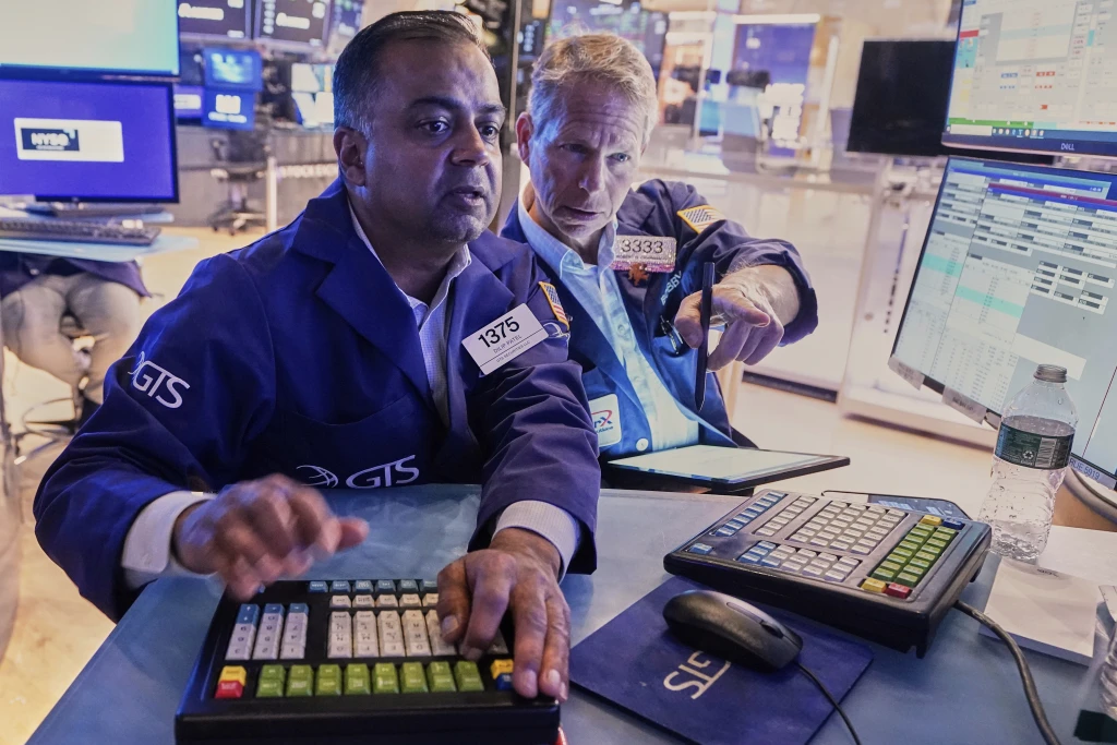 Wall street sube y precios del petróleo bajan ante esperanza de desescalada en conflicto irán-israel